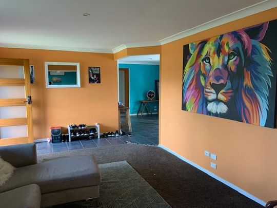 Shared, furnished 4 bed house – swimming pool - Photo 1