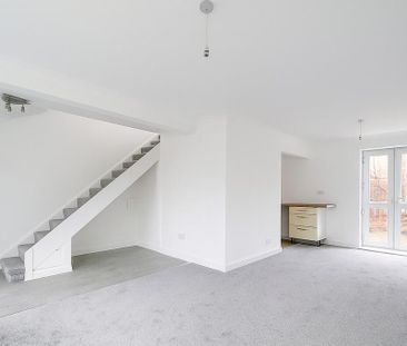 3 bedroom semi-detached house to rent - Photo 2