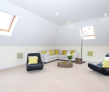 2 bedroom Flat in Whitegates, Winnersh - Photo 1