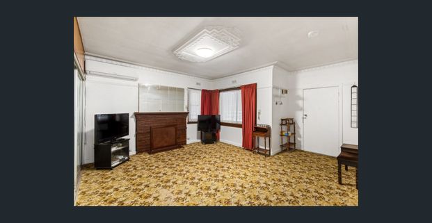 Comfortable Family Home Near Merlynston & Batman Stations - Photo 1