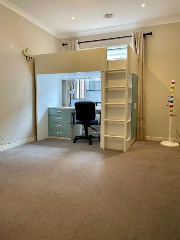 “A Hop & A Skip Away From Tarneit Shopping Centre!” - Photo 2