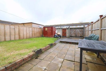 3 bedroom terraced house to rent - Photo 5