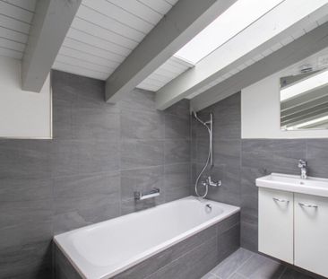 Spacious and light-flooded 3.5-room penthouse apartment in a quiet ... - Photo 2