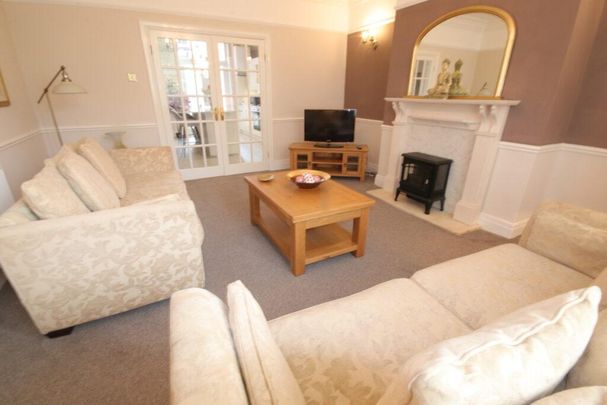 2 bedroom ground floor flat to rent - Photo 1
