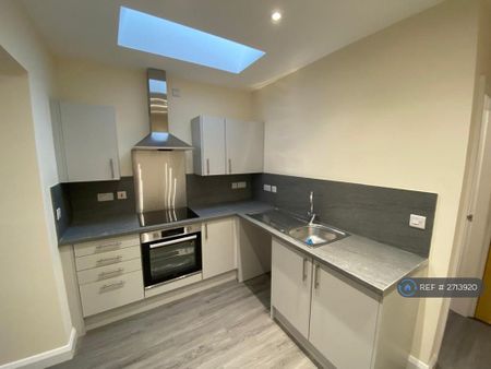 2 bedroom terraced house to rent - Photo 5