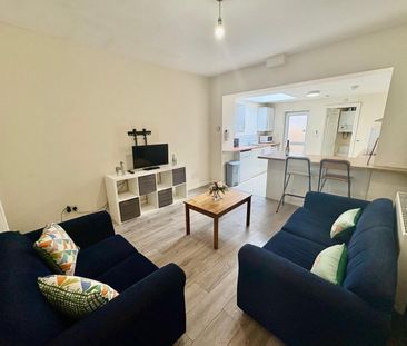 10 Bed Terraced House, Pomona St, S11 - Photo 5