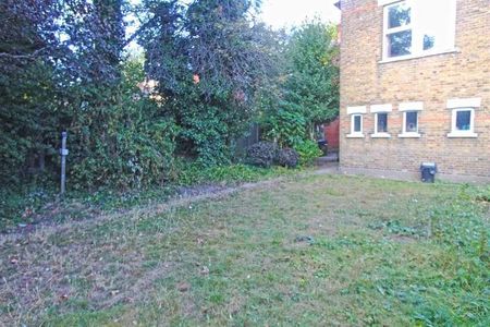 Victoria Avenue, Southend On Sea, SS2 - Photo 2