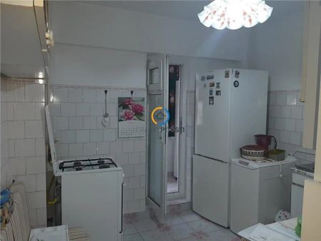 De inchiriat garsoniera Fratii Golesti cu centrala proprie - Fotografie 2
