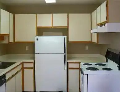 Spacious 2 Bedroom - 1 Bath - Available December 15th | 5400 200 Street, Langley - Photo 1