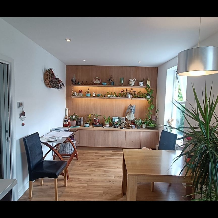 Room in a Shared Flat, Elliott Road, CR7 - Photo 1