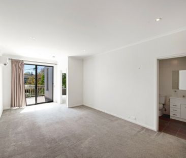 Leafy Living in Braddon - Photo 3