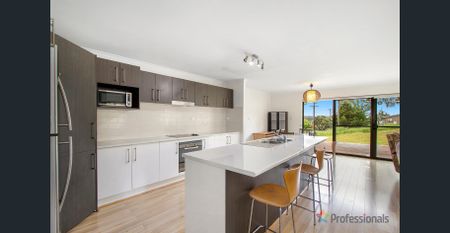 CONVENIENTLY LOCATED MODERN HOME - Photo 4