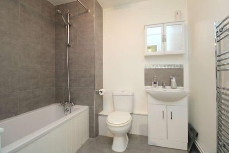 Yeoman Drive, Staines Upon Thames, TW19 - Photo 4