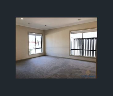 Perfect for almost any family to move-in! Great location in Truganina！ - Photo 1