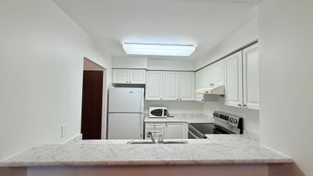 For Lease - 8 Pemberton Avenue Unit# 705, Toronto, Ontario - Photo 3