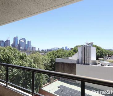 Spacious Two-Bedroom Unit in Prime Sydney Location with Harbour Views - Photo 2