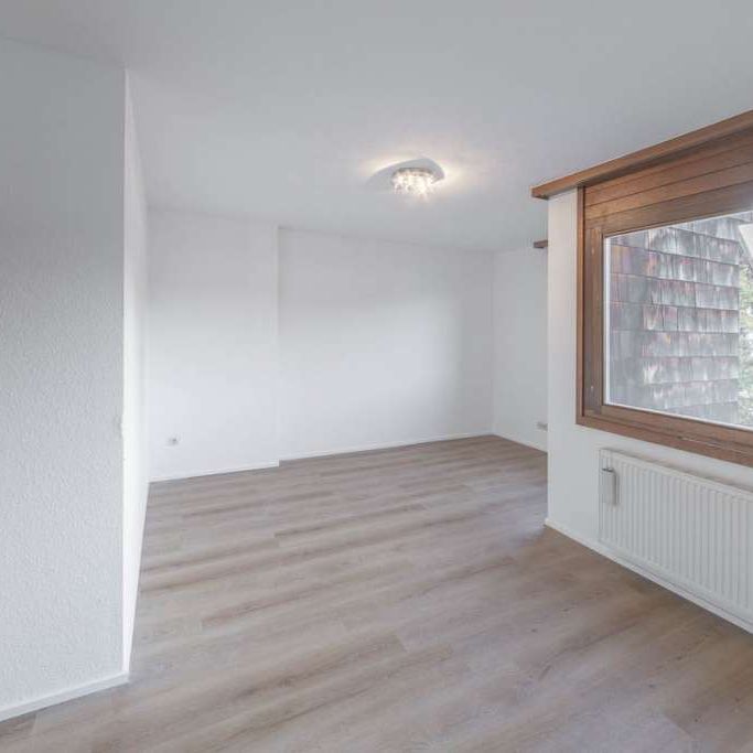 Moderne, neu renovierte 3 Zimmer Mietwohnung in Königsfeld mit Balkon - Photo 1