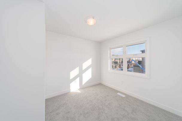 For Lease - 23 Evergreen Terrace, Barrie, Ontario - Photo 1