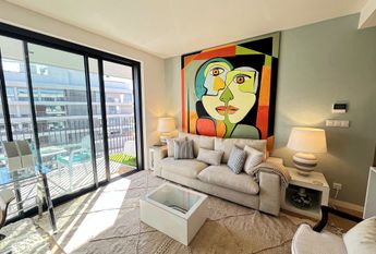 Apartamento T1 mobilado em Miraflores com Vista de Rio, a estrear