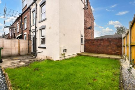 15, Cobden Grove, Leeds, West Yorkshire, LS12 5PA - Photo 3