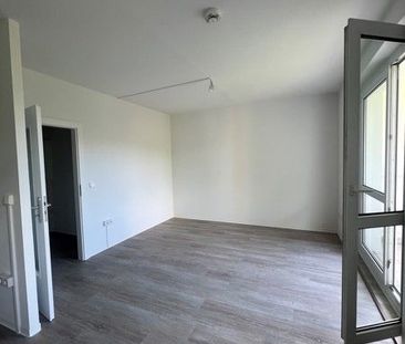 Junge Familie gesucht! Kleine 3 Raumwohnung mit Balkon! - Foto 1