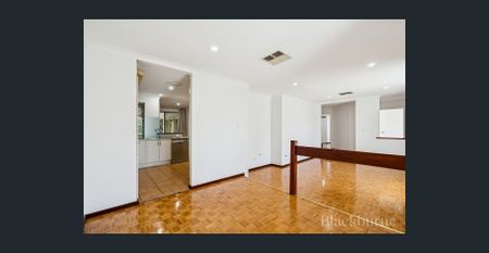 Immaculate home in Willetton - Photo 3