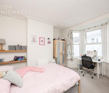 4 bedroom terraced house to rent - Photo 6