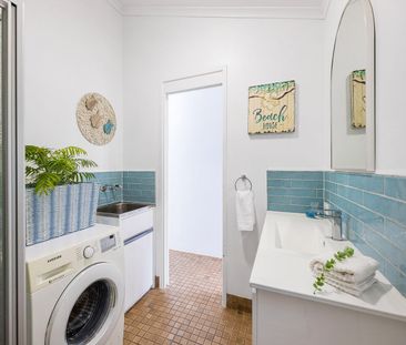 SPACIOUS END UNIT WITH LARGE YARD - Photo 2