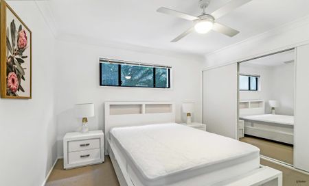 Fully Furnished Elanora Home with Pool and Stunning Lake Views - Photo 3