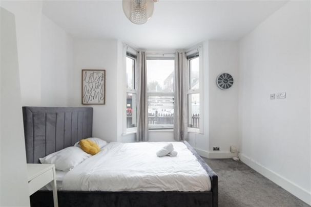 3 bedroom flat to rent - Photo 1