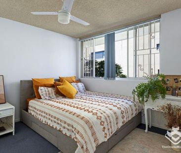 2 Bedroom apartment for rent in the centre of Burleigh - Photo 2