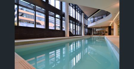 Stunning & Elegant 19th Floor Waterfront Living in the prime of Melbourne - Photo 3