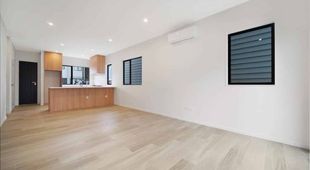 Stunning Four Bedroom Townhouse - Photo 5