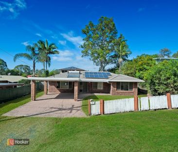 Spacious Family Home Opposite Parkland! - Photo 3