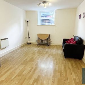 The Lighthouse, 3a New Hey Road, Marsh, Huddersfield, HD3 - Photo 2