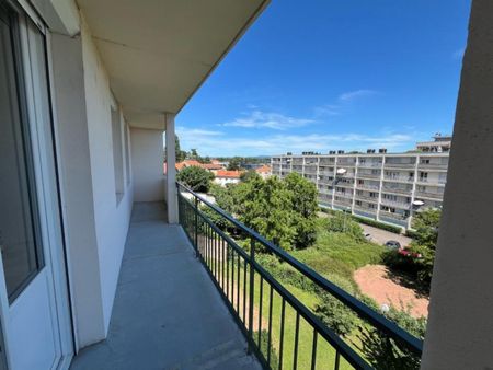 A LOUER - APPARTEMENT T4 - ROANNE SECTEUR HOPITAL - Photo 4