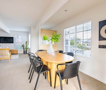 Family home in Double Grammar Zone - Photo 3
