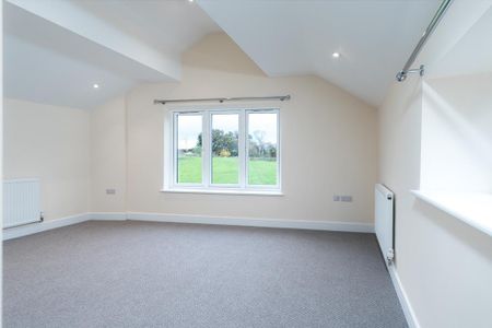 4 bedroom detached house to rent - Photo 3