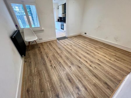 3 Bed Terraced House, Lakehall Road, CR7 - Photo 3