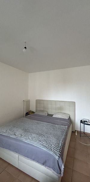 Grand 1,5 pièces dans quartier tranquille proche du centre-ville - Photo 1