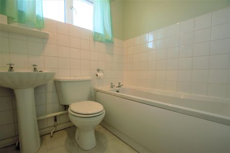 Spinney Close, Yiewsley, West Drayton, UB7 - Photo 4