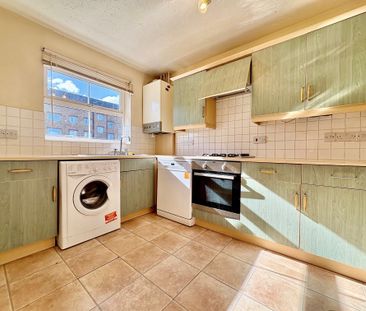 Village Close, Herts, Hoddesdon - Photo 1