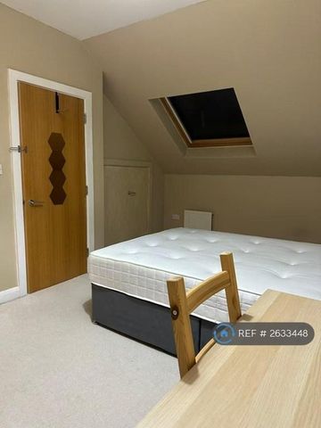 1 bedroom in a house share to rent - Photo 3