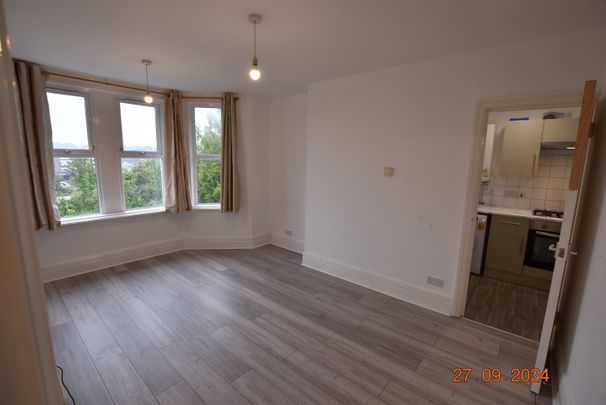 1 Bed Flat, Crescent Road, LU2 - Photo 1