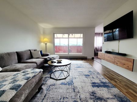 Spacious 3 bed 1 bath condo in the heart of Rutland - Photo 5