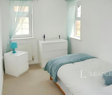 2 bedroom semi-detached house to rent - Photo 4