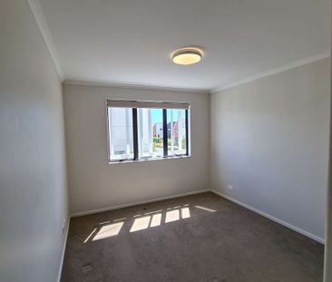 2 Bedrooms, Hobsonville - Photo 3