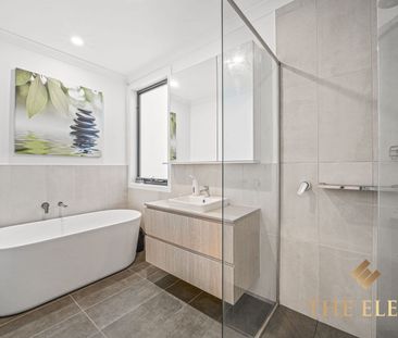 Double Storey Family Living! - Photo 4