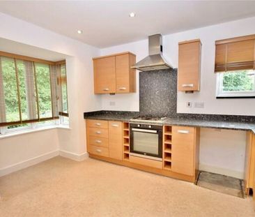 Lydger Close, Woking, Surrey, GU22 - Photo 6