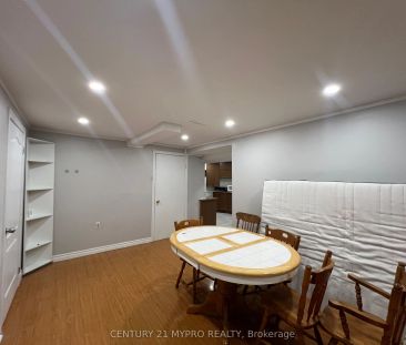 1588 Princelea Place #Lower - Photo 2